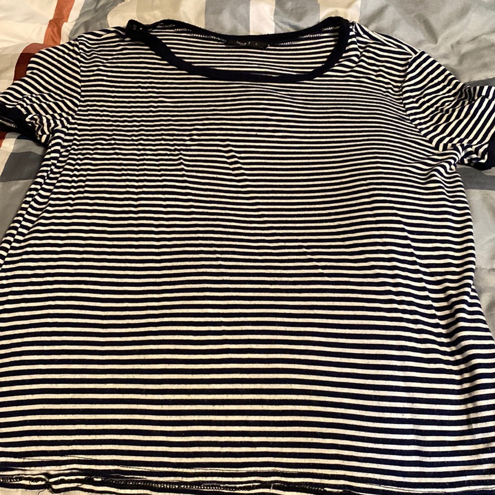 Striped tee. Size large.